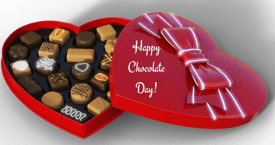 Punainen sydämenmuotoinen suklaarasia rusetilla ja Happy Chocolate Day -viestillä. — Suklaapäivä Taustakuvat