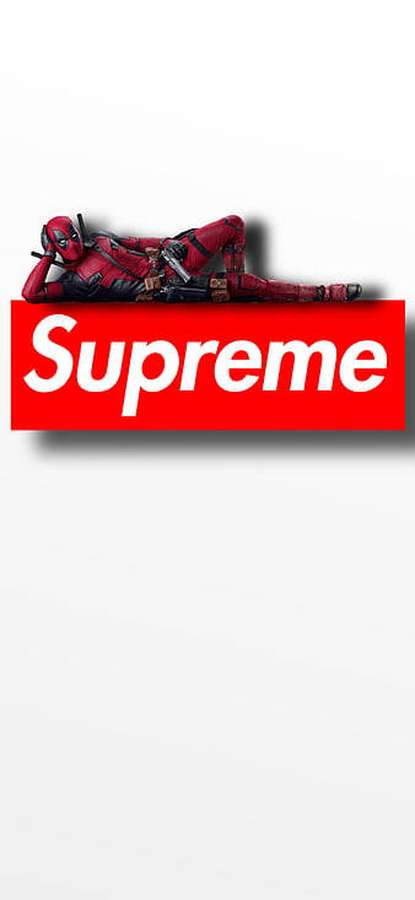 Personagem Deadpool deitado em uma caixa vermelha com o logotipo da Supreme. — Super-herói Supremo Papéis de Parede