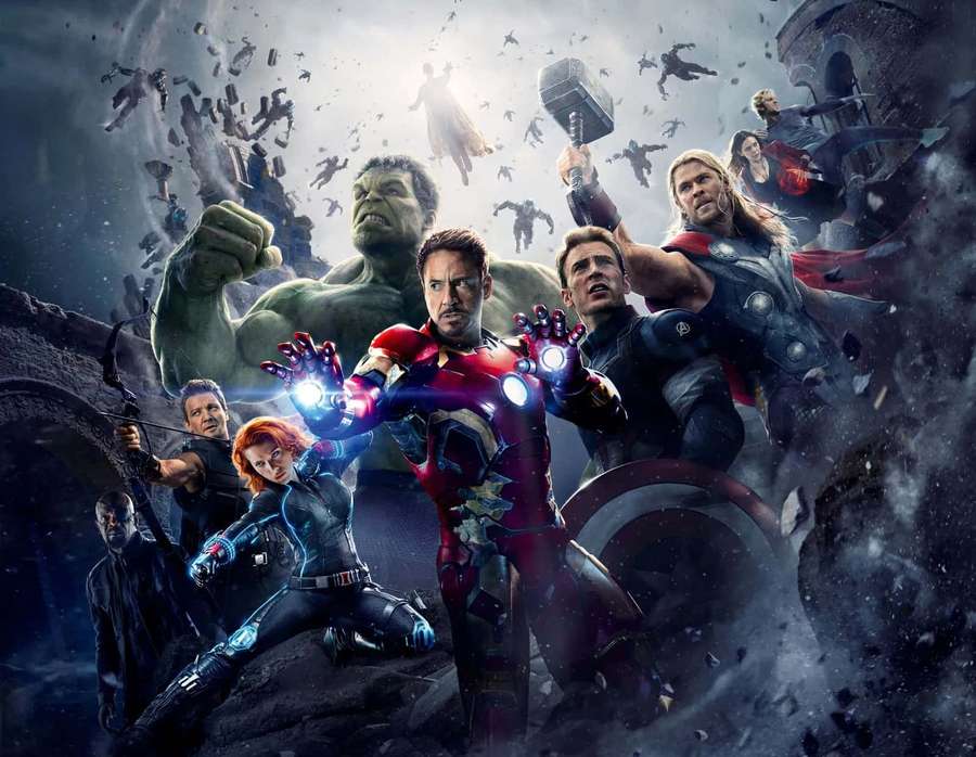 Equipo de los Vengadores en escena de batalla épica con Hulk, Thor, Iron Man y Capitán América. — Super Team Fondos de pantalla