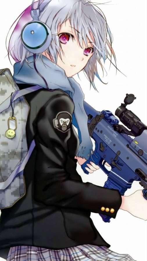 Anime-Mädchen mit silbernem Haar und rosa Augen, das ein blaues Gewehr hält und Kopfhörer trägt. — Süßes Android Wallpaper