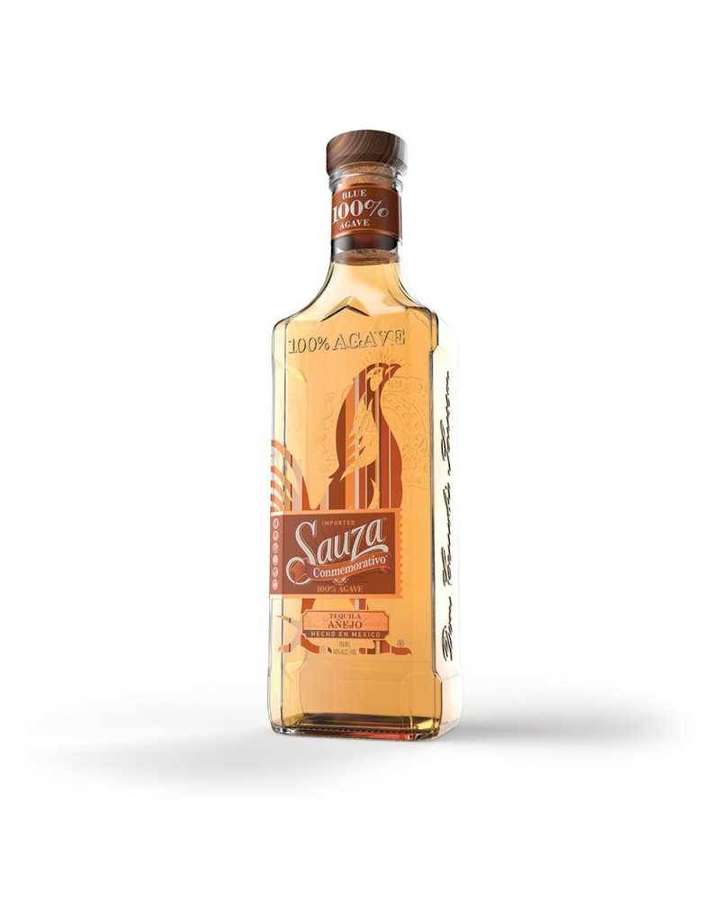 Sauza Blue 100% Agave Añejo Tequila Flasche mit bernsteinfarbener Flüssigkeit und dekorativem Etikett. — Tequila Bilder