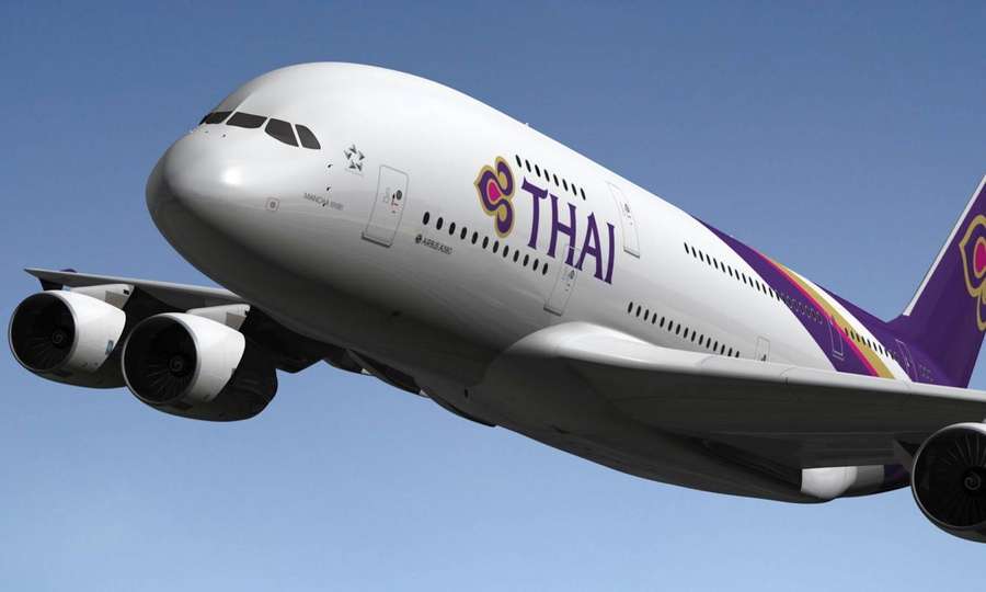 Thai Airways Airbus A380 flying in clear blue sky — Thai Airways Background