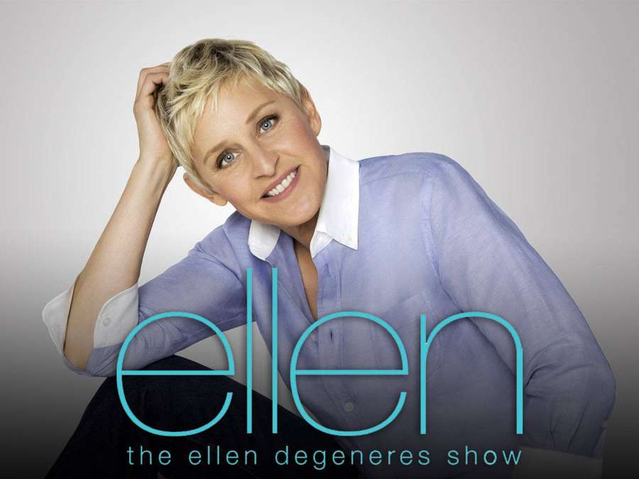 Ellen DeGeneres smiling with hand in hair wearing blue shirt — The ellen show Wallpaper
