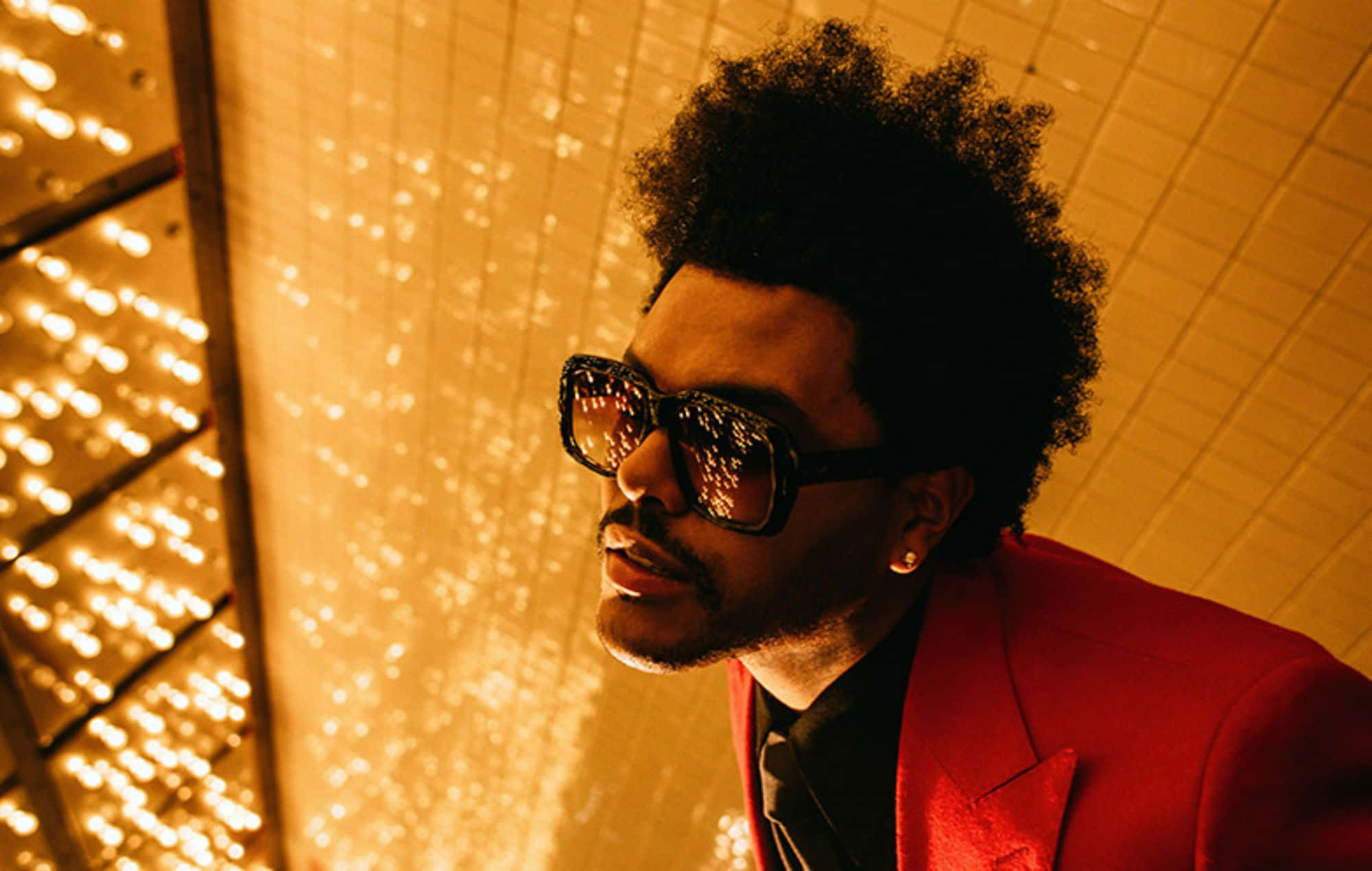 Man in red blazer and sunglasses standing in golden tiled room. — The Weeknd After Hours Wallpaper
