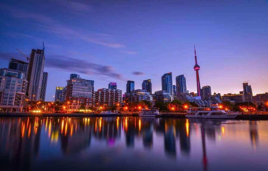 Toronto skyline at dusk with lights reflecting on water — Toronto Background