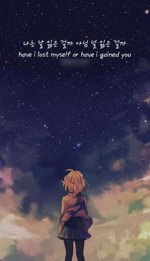 Anime-Mädchen mit blonden Haaren, das zu einem sternenklaren Nachthimmel mit Wolken aufblickt. — Trauriger Ästhetischer Anime Wallpaper