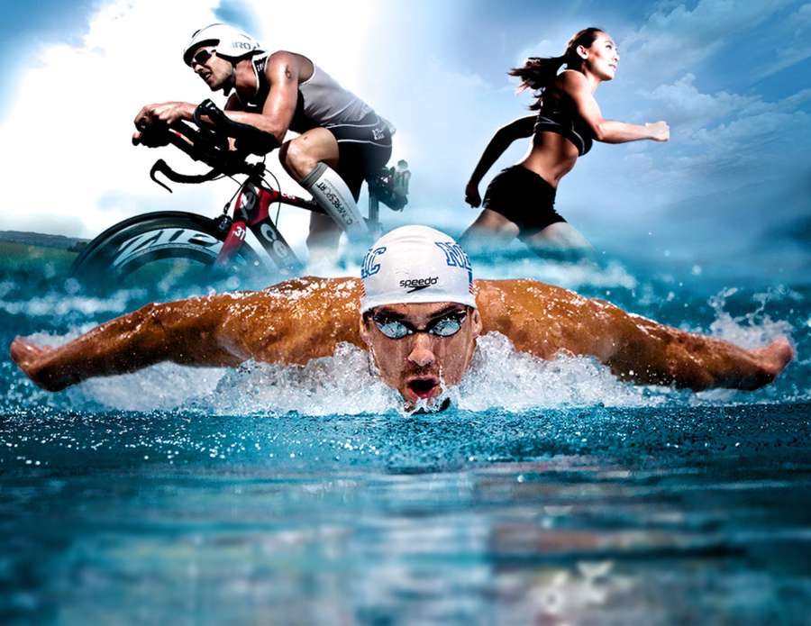 Triathlete swimming with cyclist and runner in background during race. — Triathlon Wallpaper