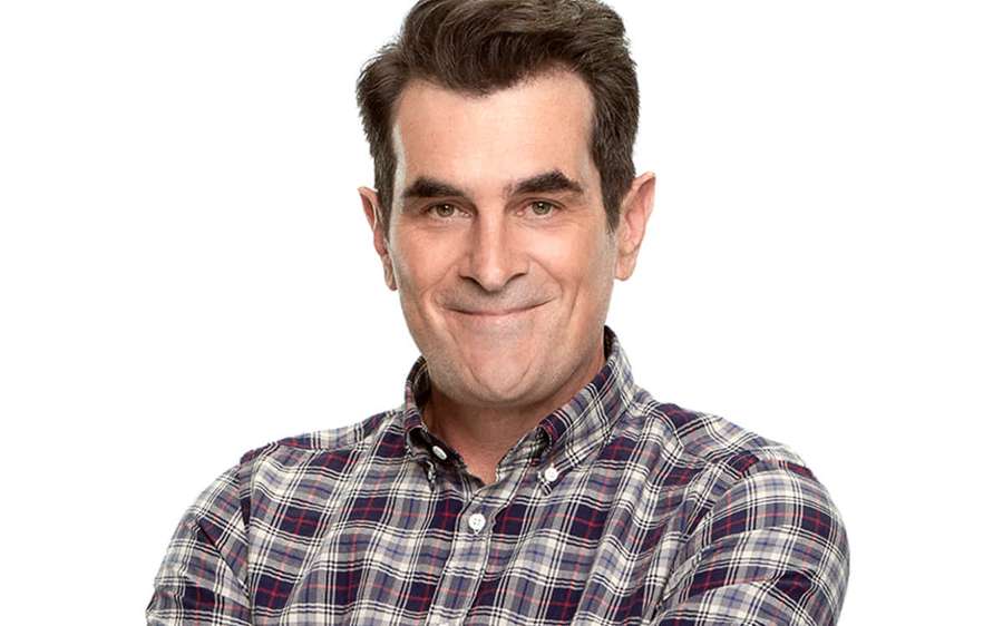 Man in plaid shirt smiling at camera in studio — Ty Burrell Wallpaper