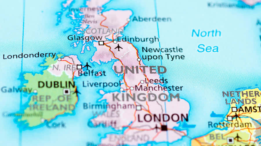 Politisk karta som visar Storbritannien och Irland med märkta städer och flygrutter. — UK bakgrund Bakgrundsbilder