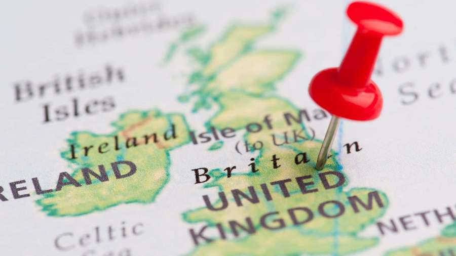 Red pin on map marking United Kingdom and Ireland. — UK Background