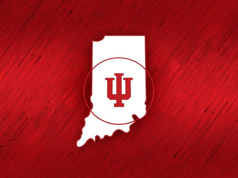 Contorno branco do estado de Indiana com logotipo IU vermelho em fundo vermelho texturizado. — Universidade Papéis de Parede