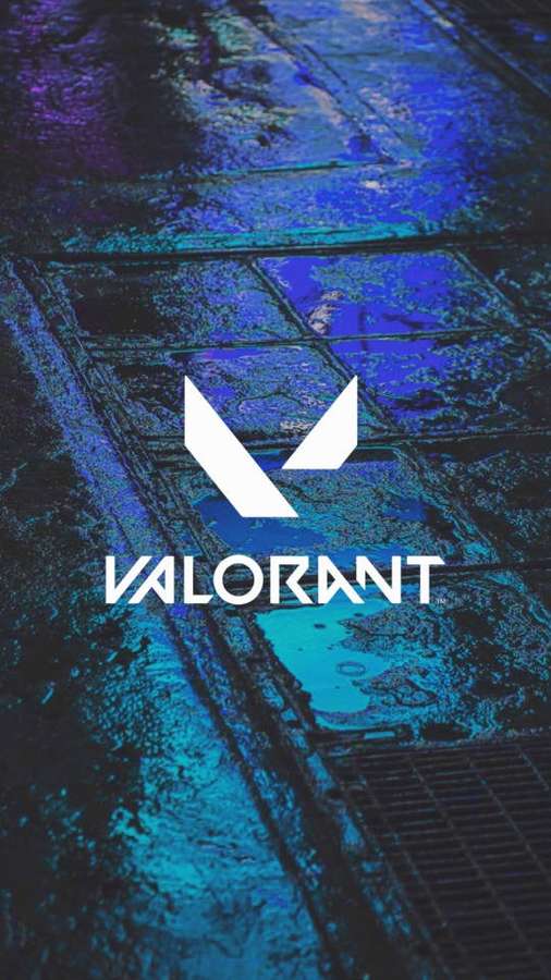 Valorant-logo märällä mukulakivikadulla yöllä neon sinisin ja violettein heijastuksin. — Valorant iPhone Taustakuvat
