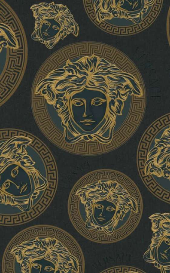 Sich wiederholende goldene Medusaköpfe in kreisförmigen griechischen Schlüsselrahmen auf dunklem Hintergrund. — Versace iPhone Hintergrundbild