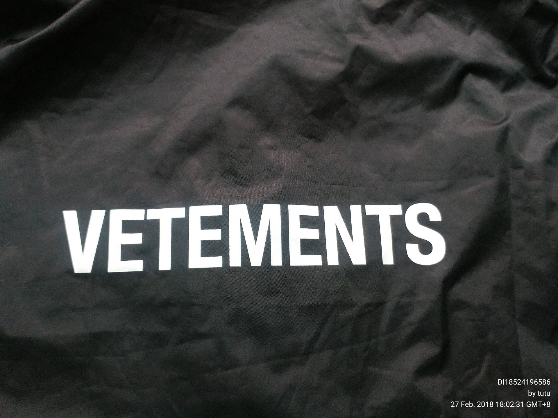 Vetements Achtergrond