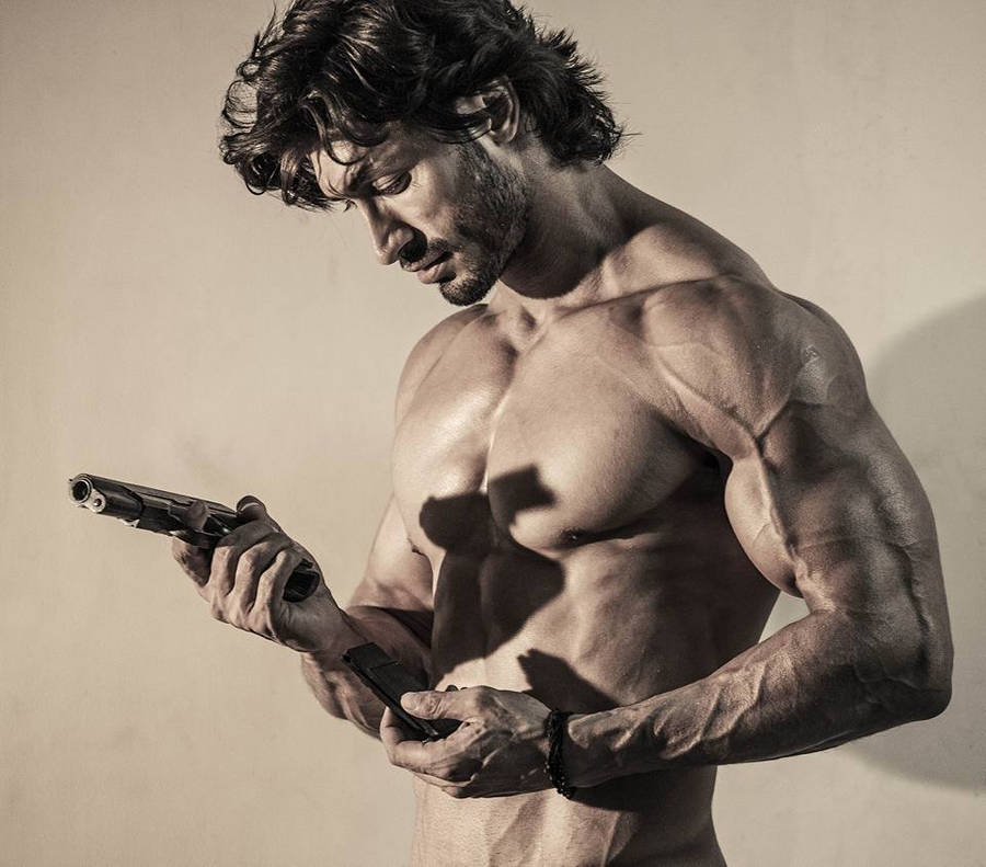 Vidyut Jamwal Achtergrond