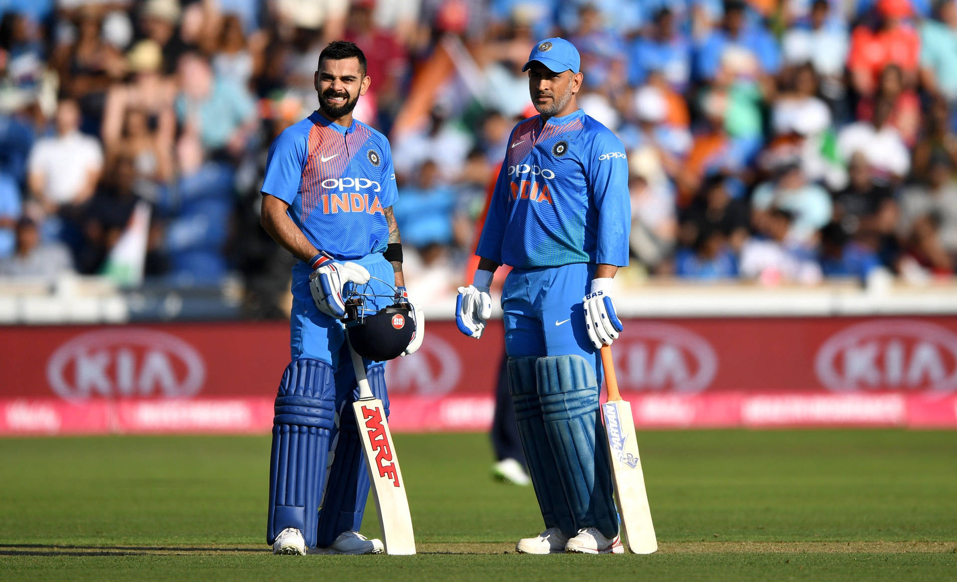 Virat Kohli Et Dhoni Fond d'écran