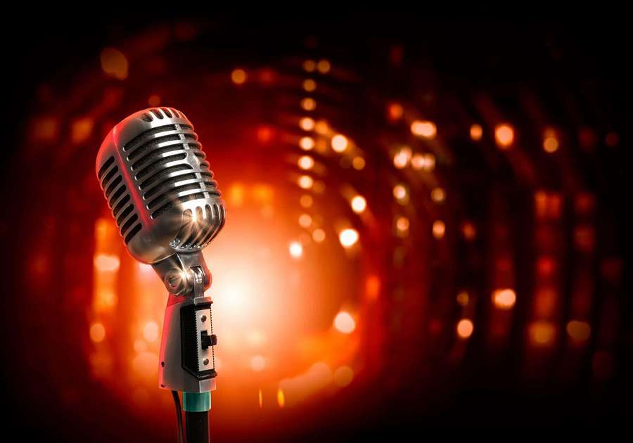 Vintage microphone on stage with red lights — Voice Background
