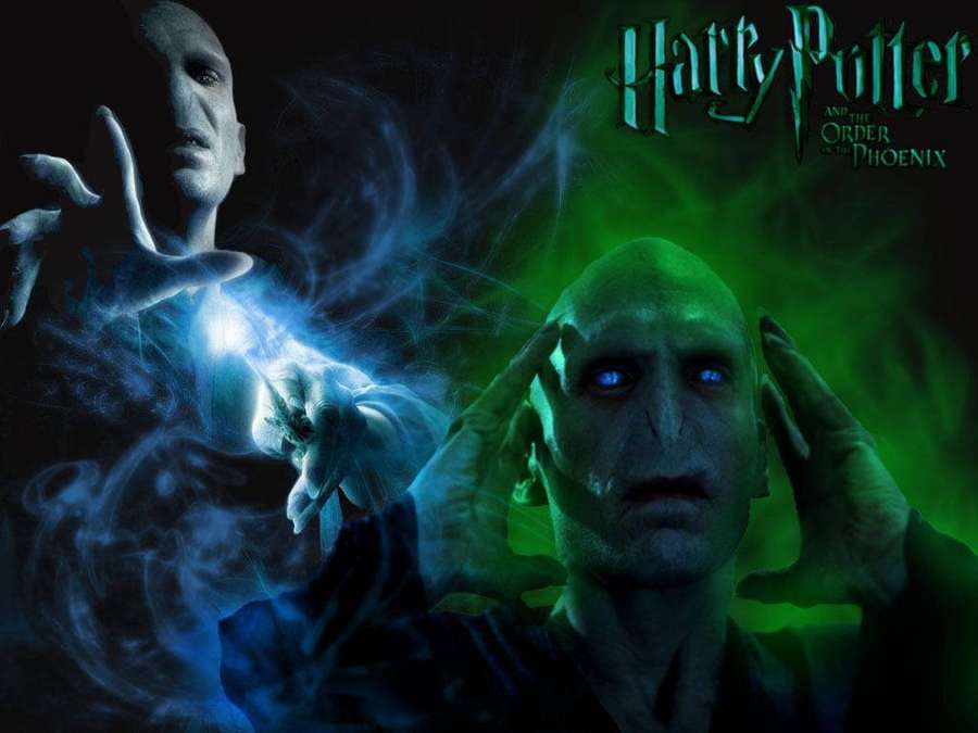 Voldemort con magia blu brillante e aura verde da Harry Potter e l'Ordine della Fenice. — Voldemort Sfondi
