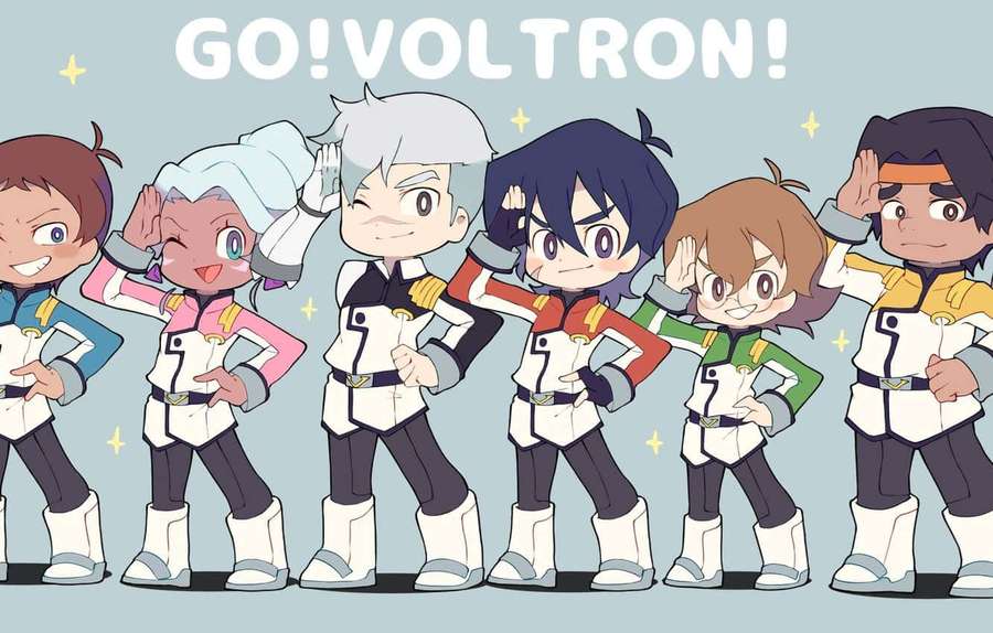 Seks Voltron-piloter i fargerike uniformer hilser muntert med 'GO! VOLTRON!' tekst over dem. — Voltron Bakgrunner