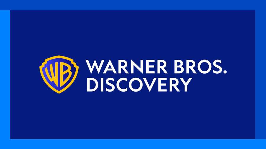 Warner Bros. Discovery-Unternehmenslogo mit Schild und Text auf blauem Hintergrund. — Warner Bilder
