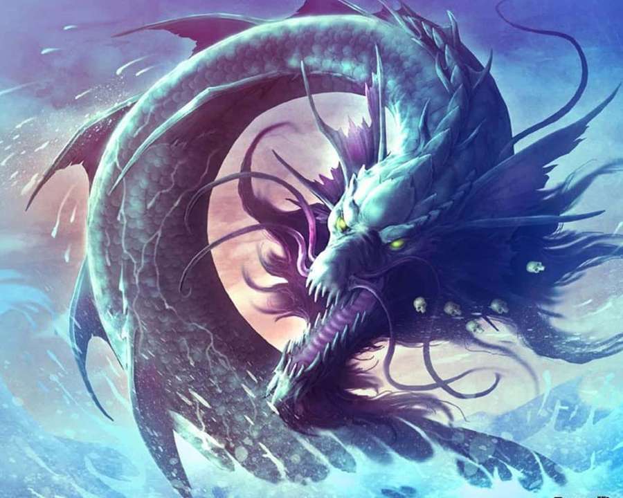 Ein wilder Drache mit leuchtenden Augen windet sich um einen Vollmond in einem stürmischen Himmel mit schwebenden Schädeln. — Wasserdrache Wallpaper