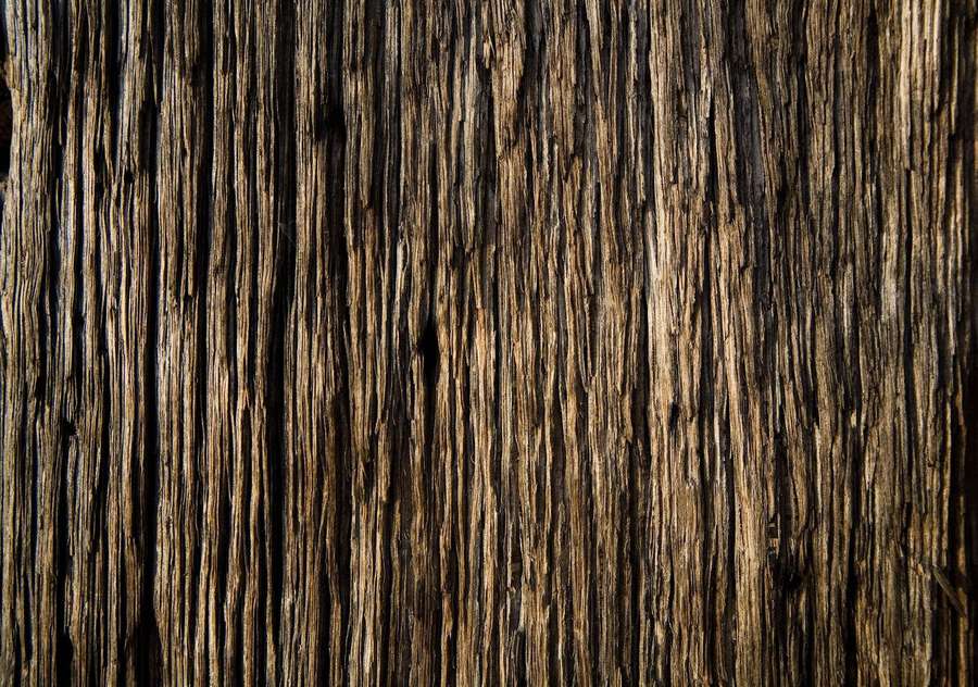 Lähikuva säänkestetystä puun syykuviosta lämpimin ruskein sävyin. — Wood Texture Taustakuvat