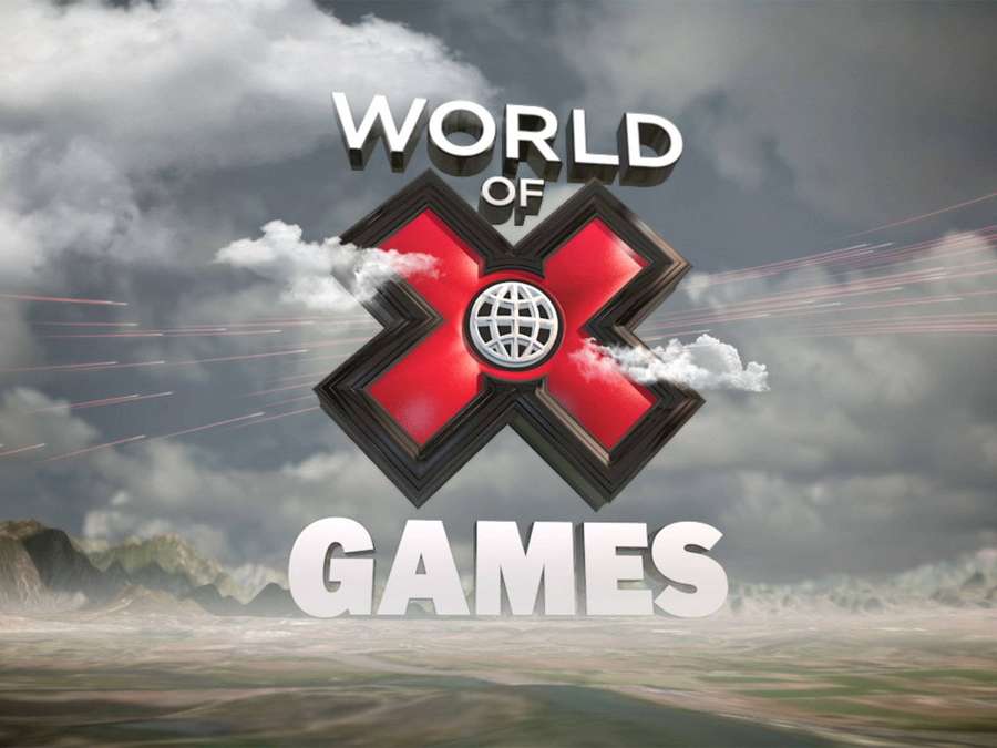 World of X Games logotyp svävande över berg med stormmoln och rörelsespår. — X Games Bakgrundsbilder
