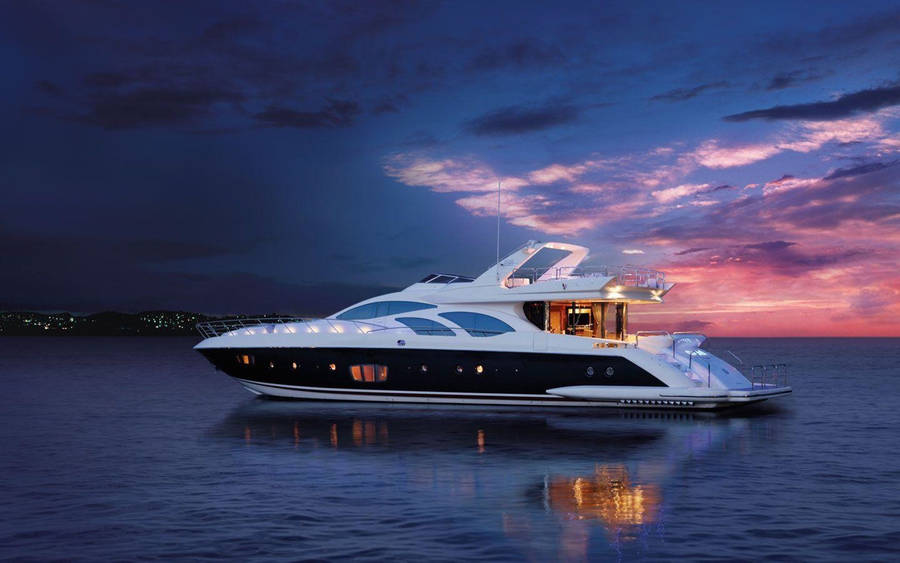 Luxury Boat Stock Photos and Images - 123RF