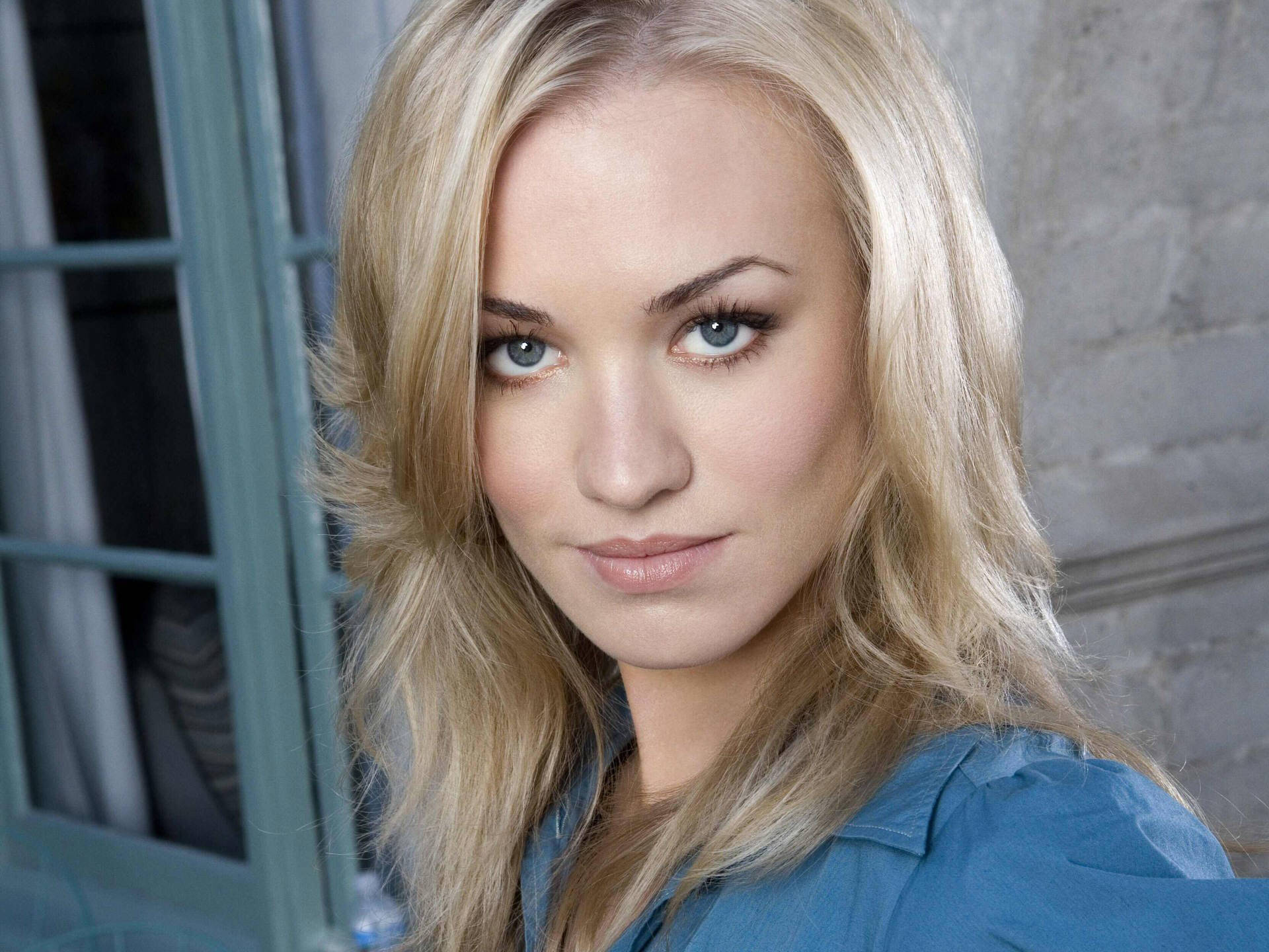 Yvonne Strahovski Taustakuva