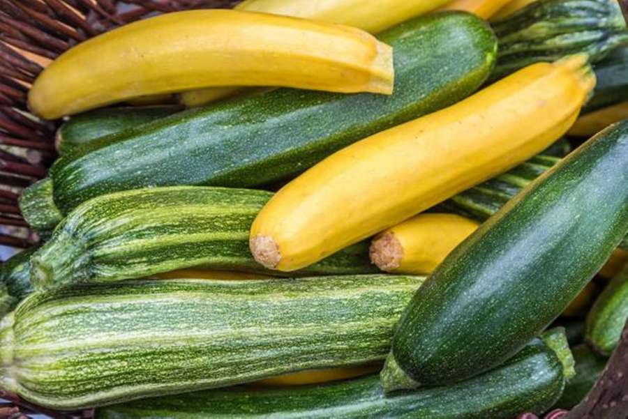 Fresh green and yellow zucchinis in a woven basket. — Zucchini Wallpaper
