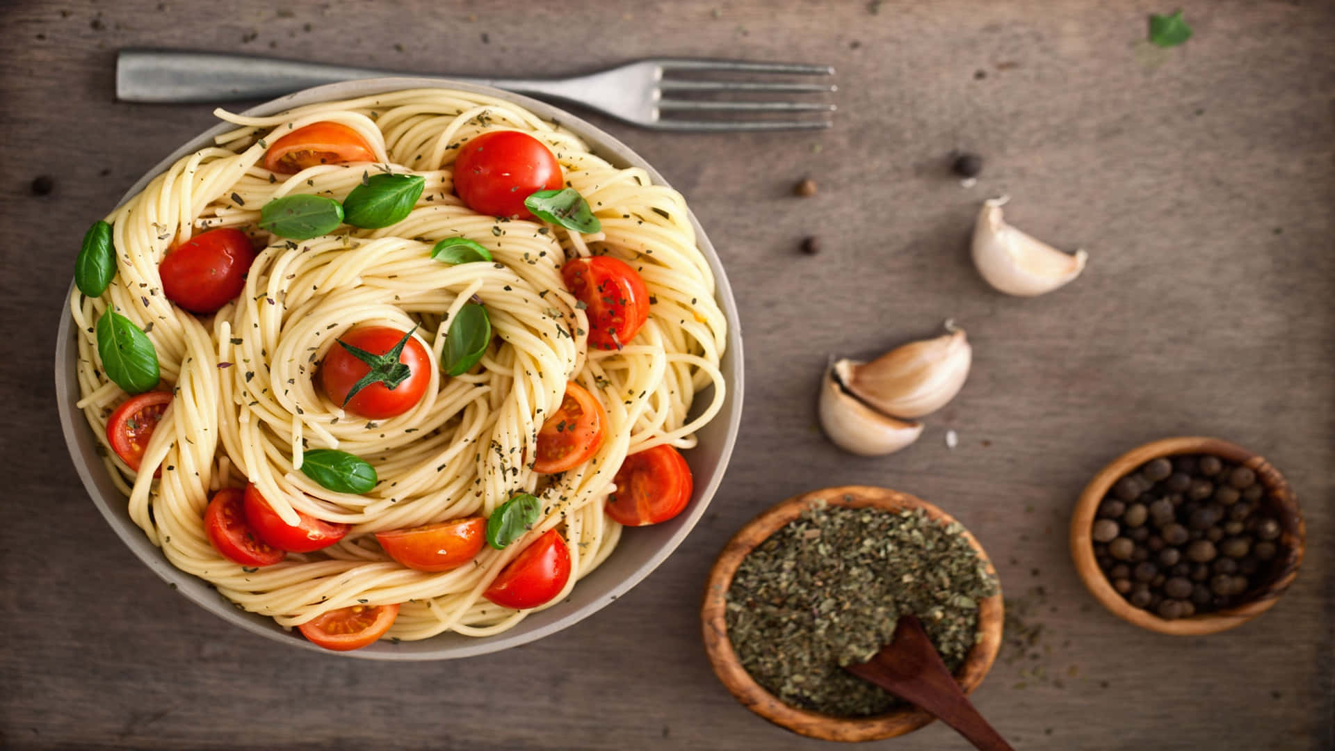 Download Tomatoes With Spaghetti And Basil Leaves 1920x1080 Pasta