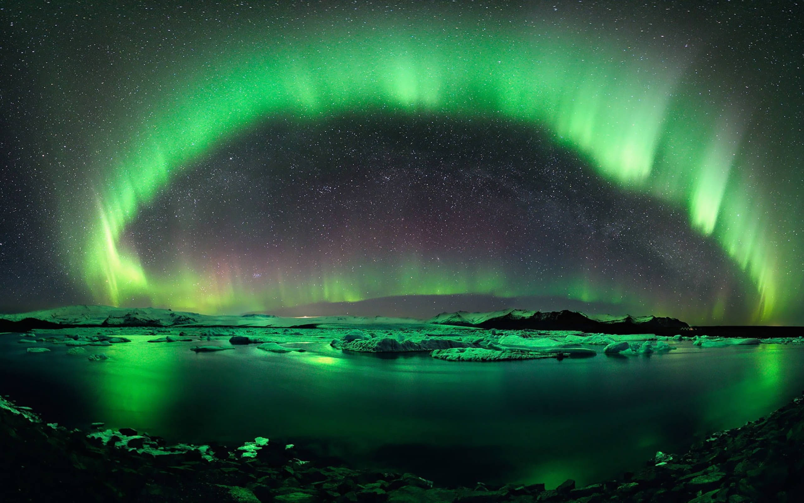 Полярное сияние видео. Aurora Borealis Исландия. Северное сияние в Мурманске. Северное сияние Новосибирск. Северное сияние Исландия 4к.