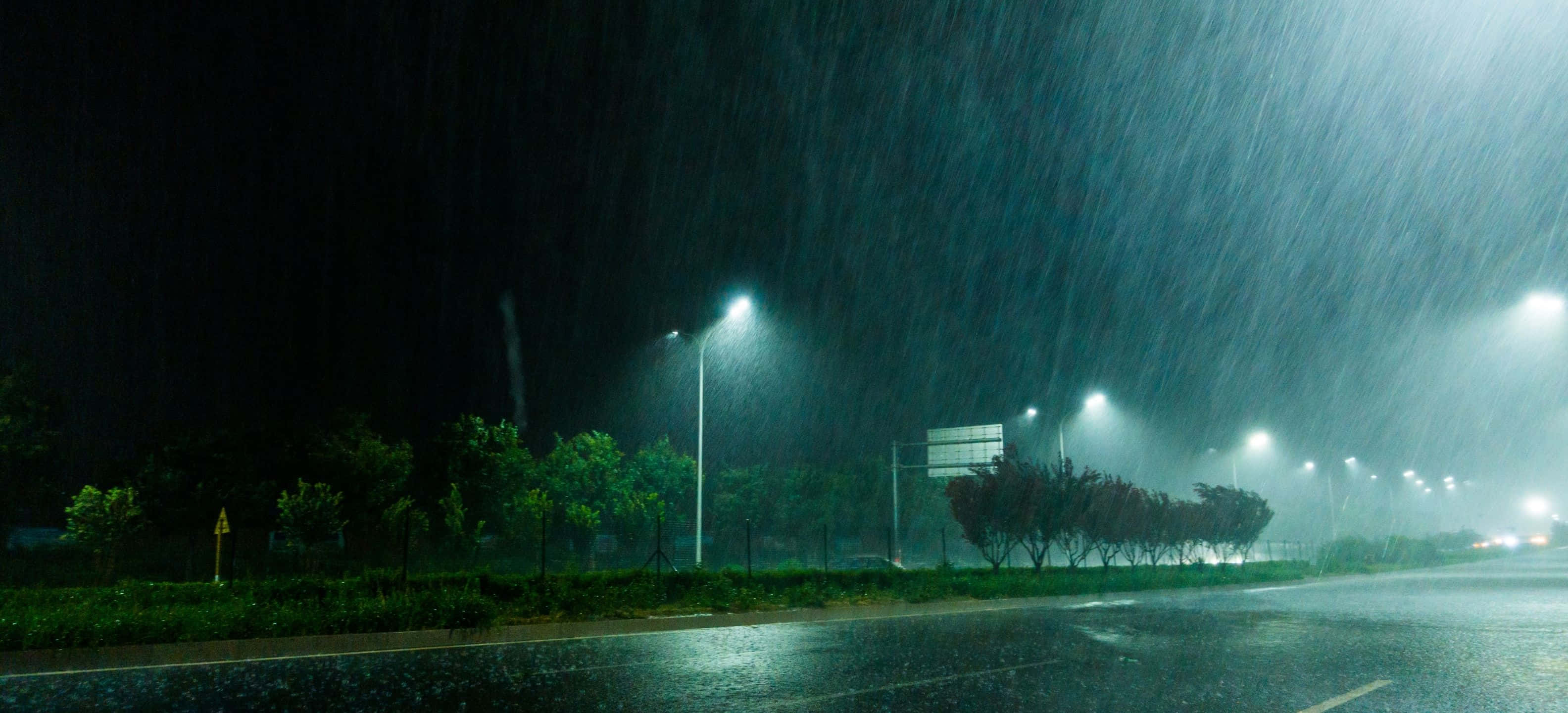 Сегодня ночь дождь есть. Дождь ночью. Дождливая ночь. Дождик ночью. Дождливые дороги ночью.