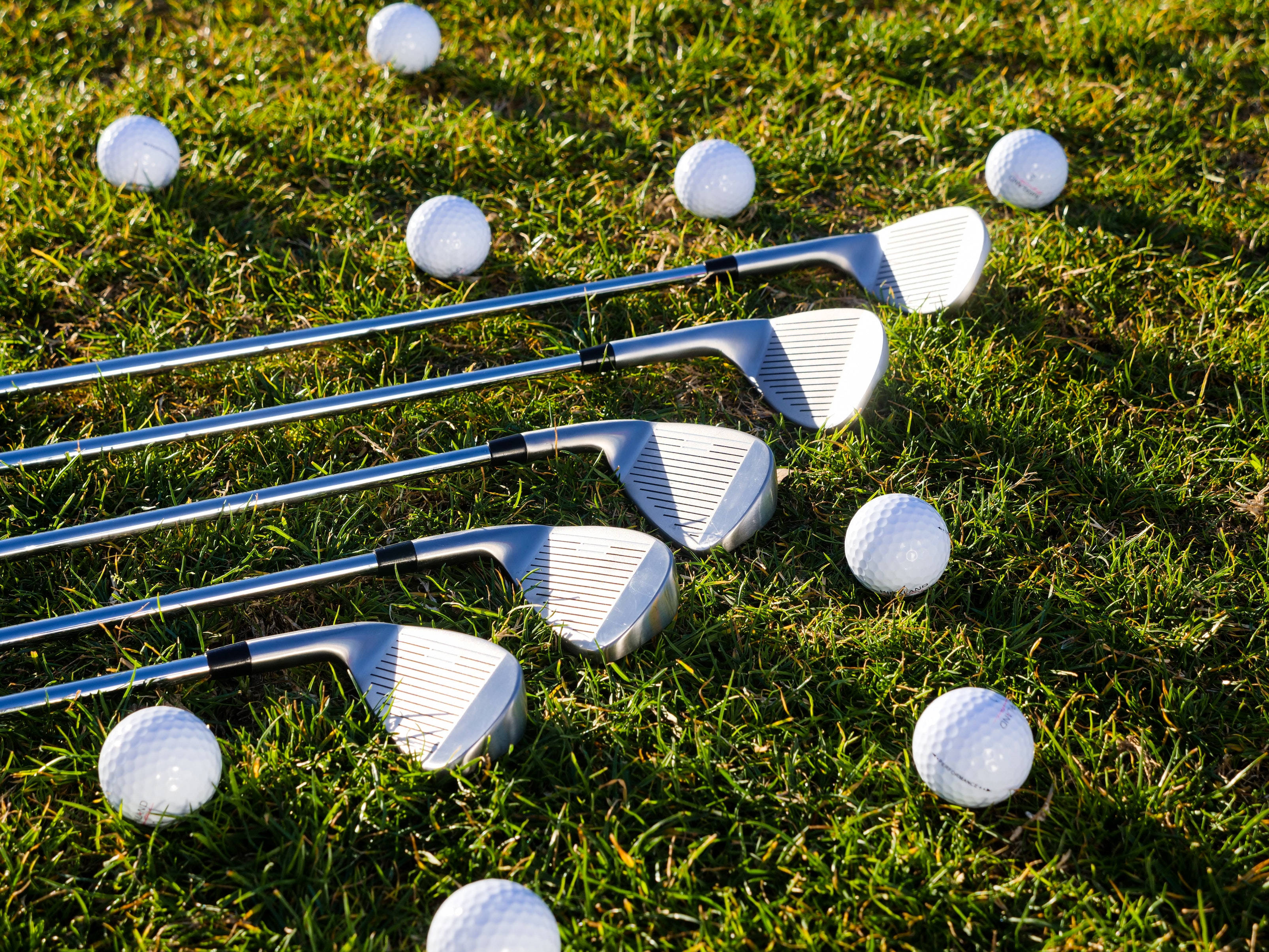 Download 4k Line Up Golf Clubs And Balls Wallpaper 