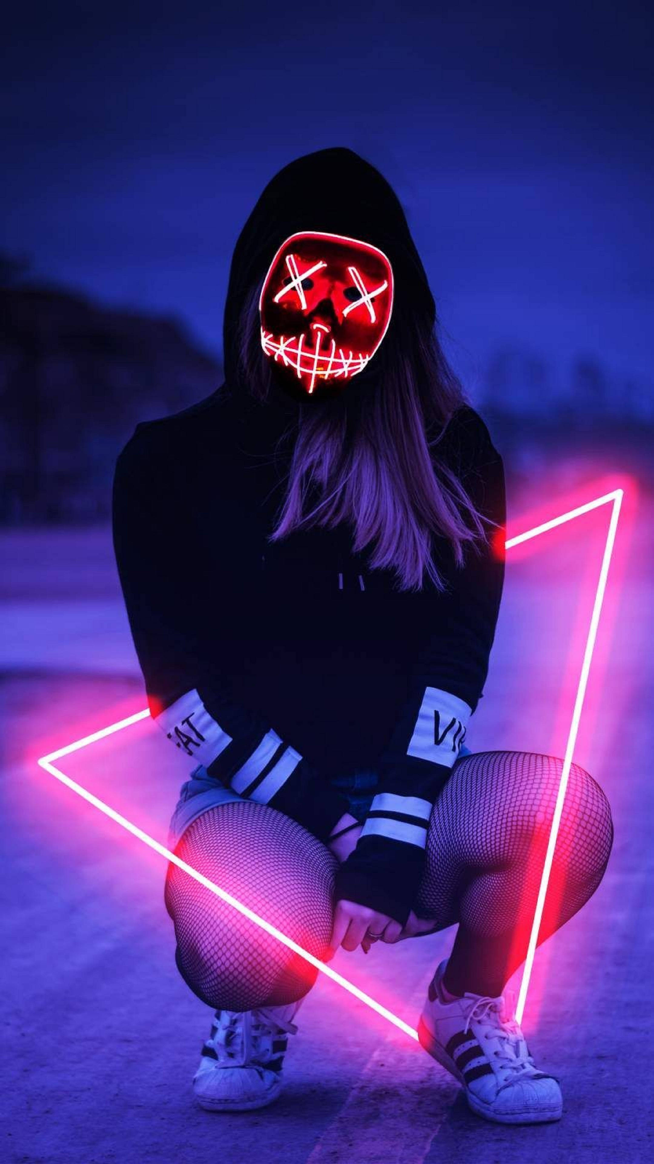 Downloaden 4k Neon Iphone Maskiertes Mädchen Wallpaper 