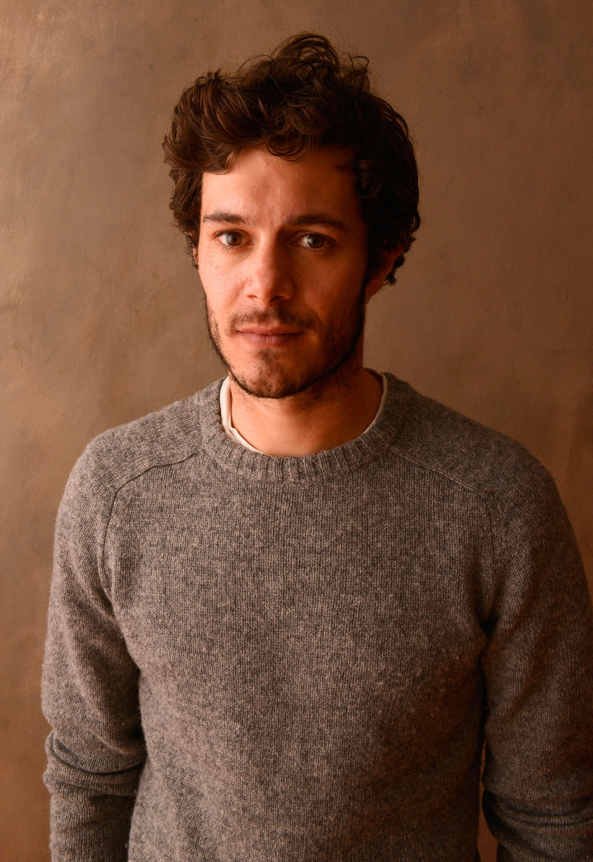 Downloaden Adam Brody Porträt Wallpaper