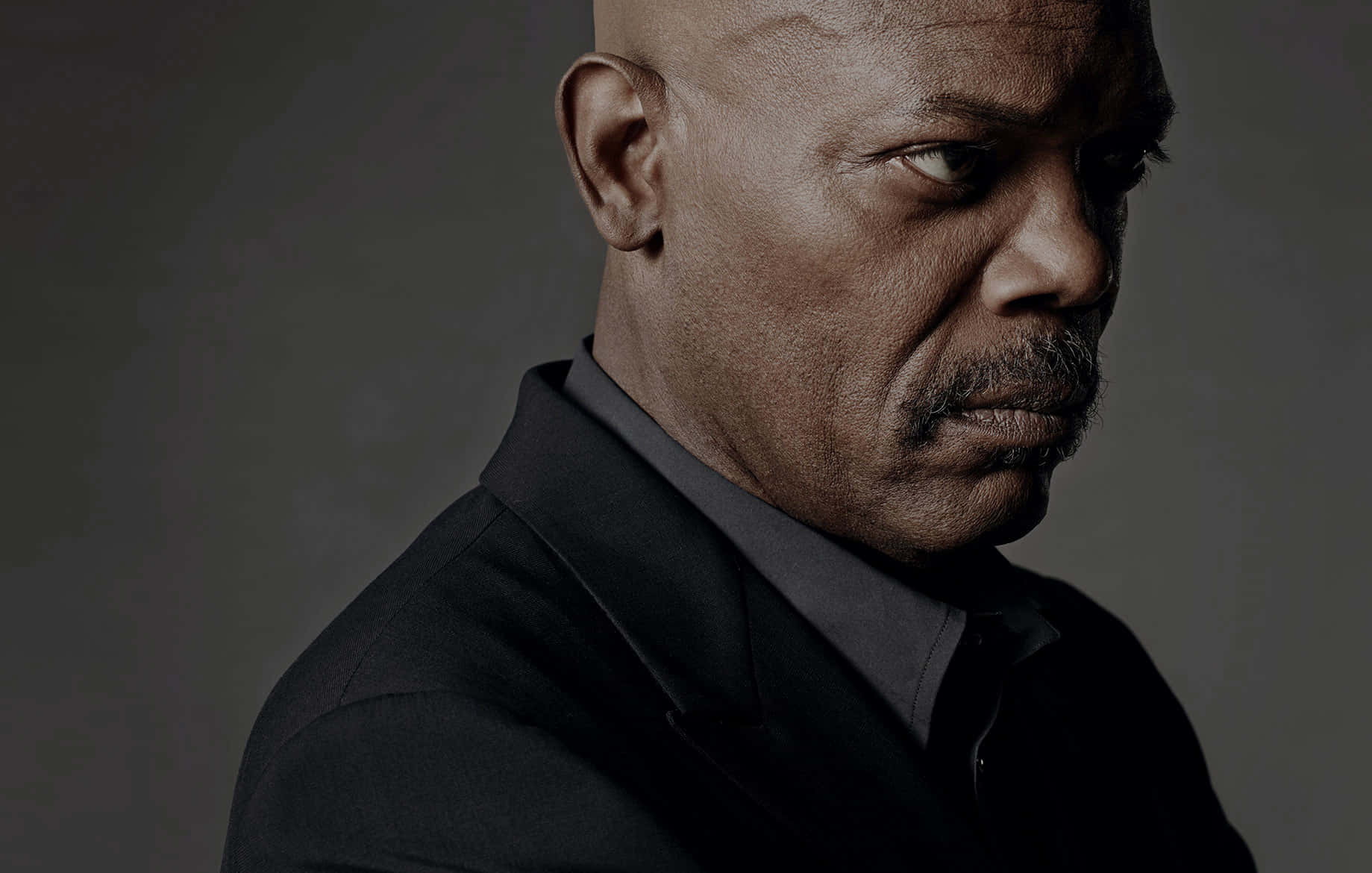 Download American Actor Samuel L. Jackson Side Profile Wallpaper