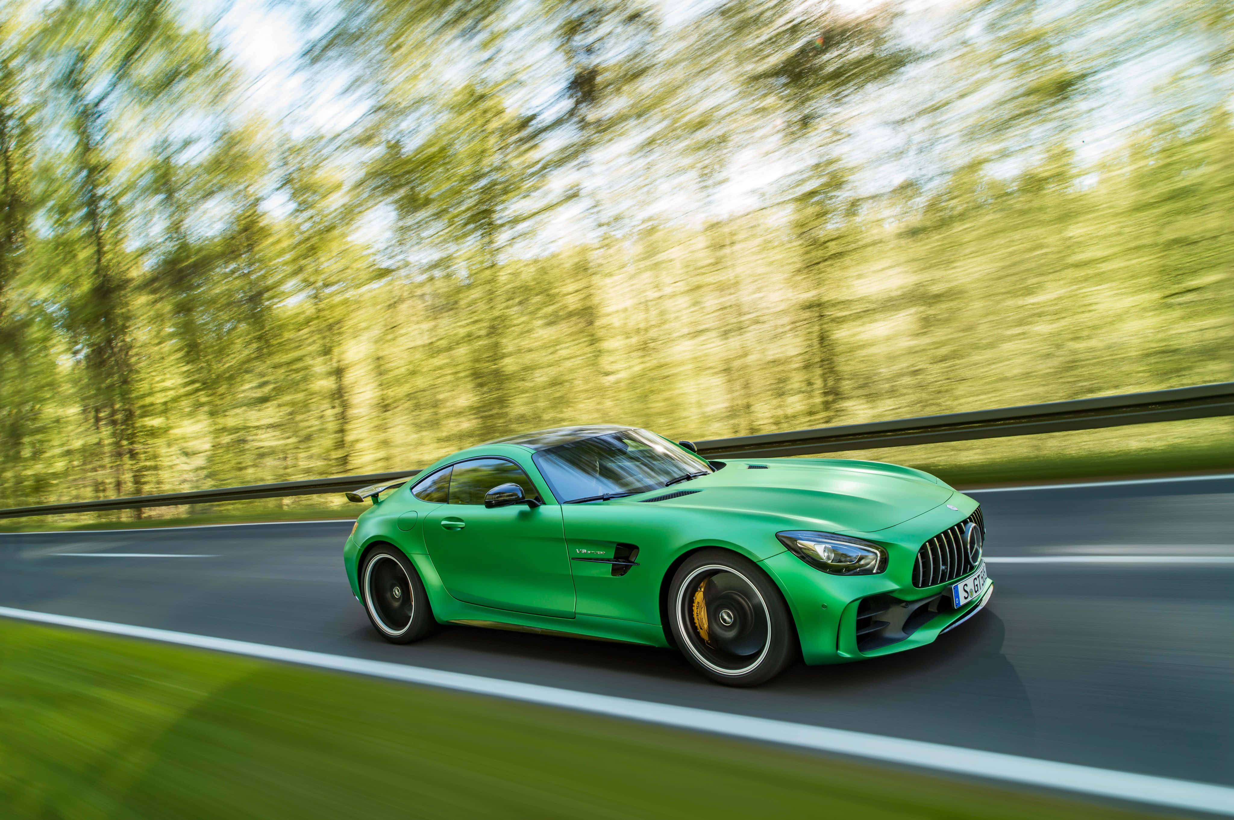 Мерседес амг. Mercedes AMG. Mercedes-Benz AMG gt зеленый. Мерседес АМГ ГТ зеленый. Мерседес gt 63 s зелёный.