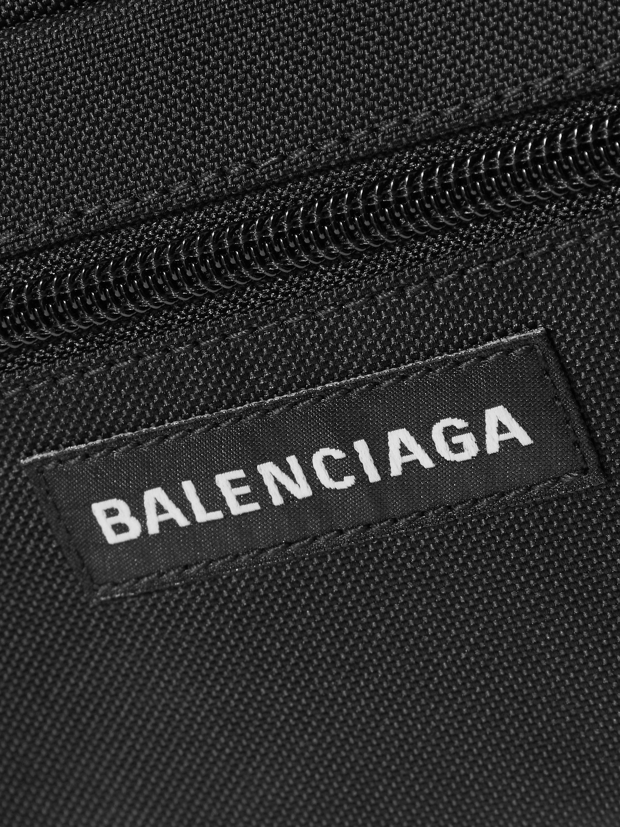Downloaden Balenciaga Taschenlogo| Wallpapers.com