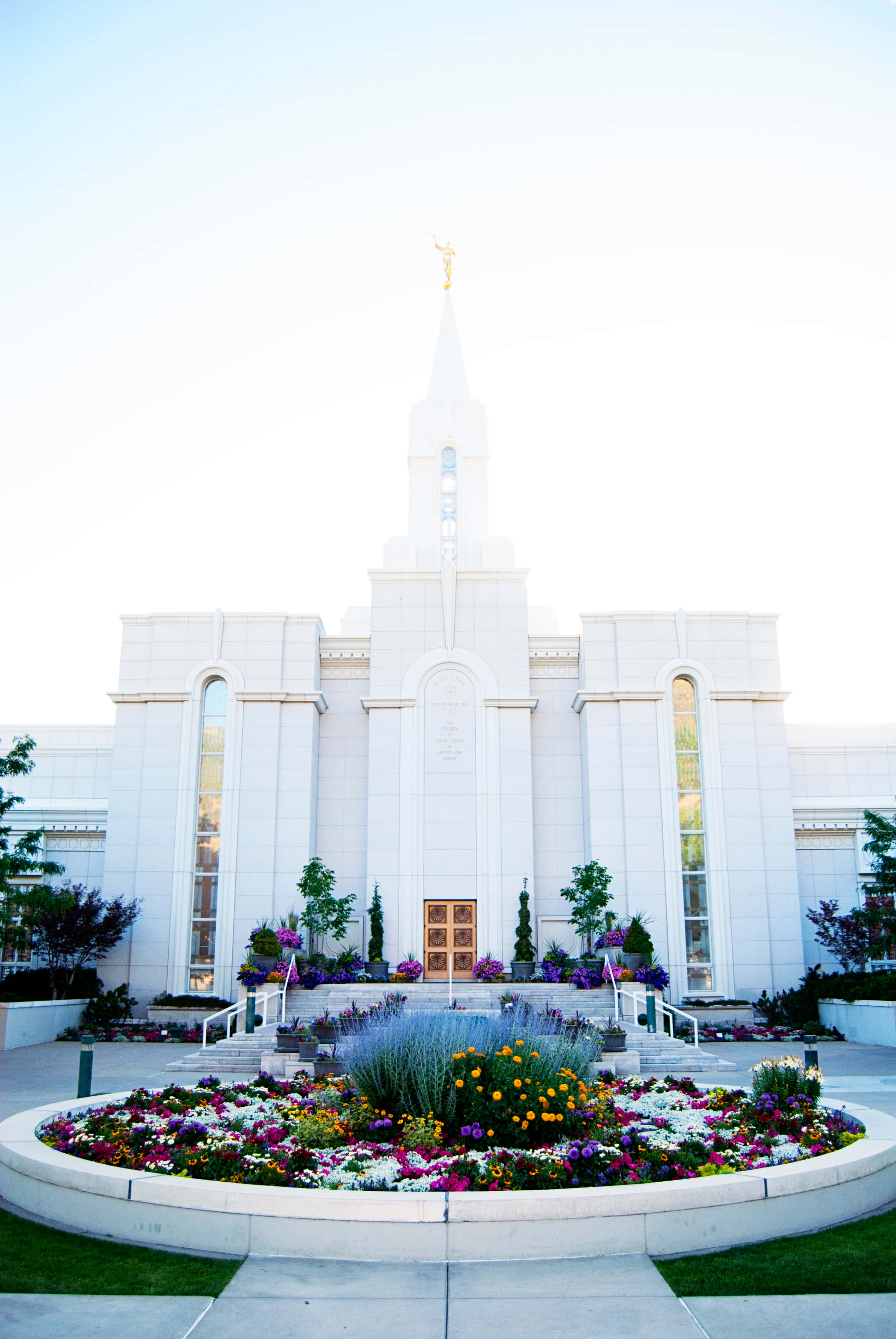 Download Bountiful Mormon Temple In Utah Wallpaper | Wallpapers.com