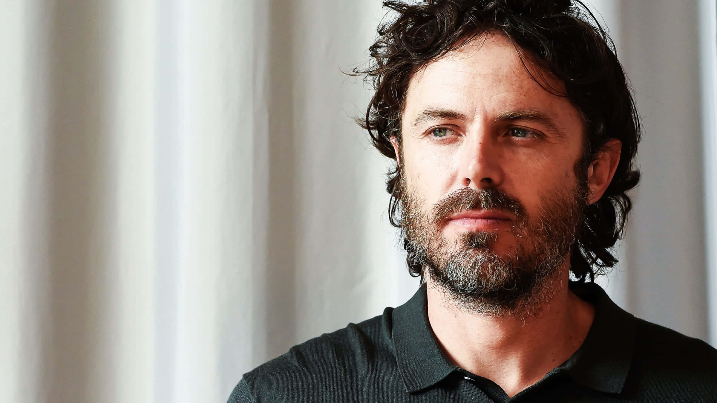 Download Casey Affleck [wallpaper] Wallpaper | Wallpapers.com