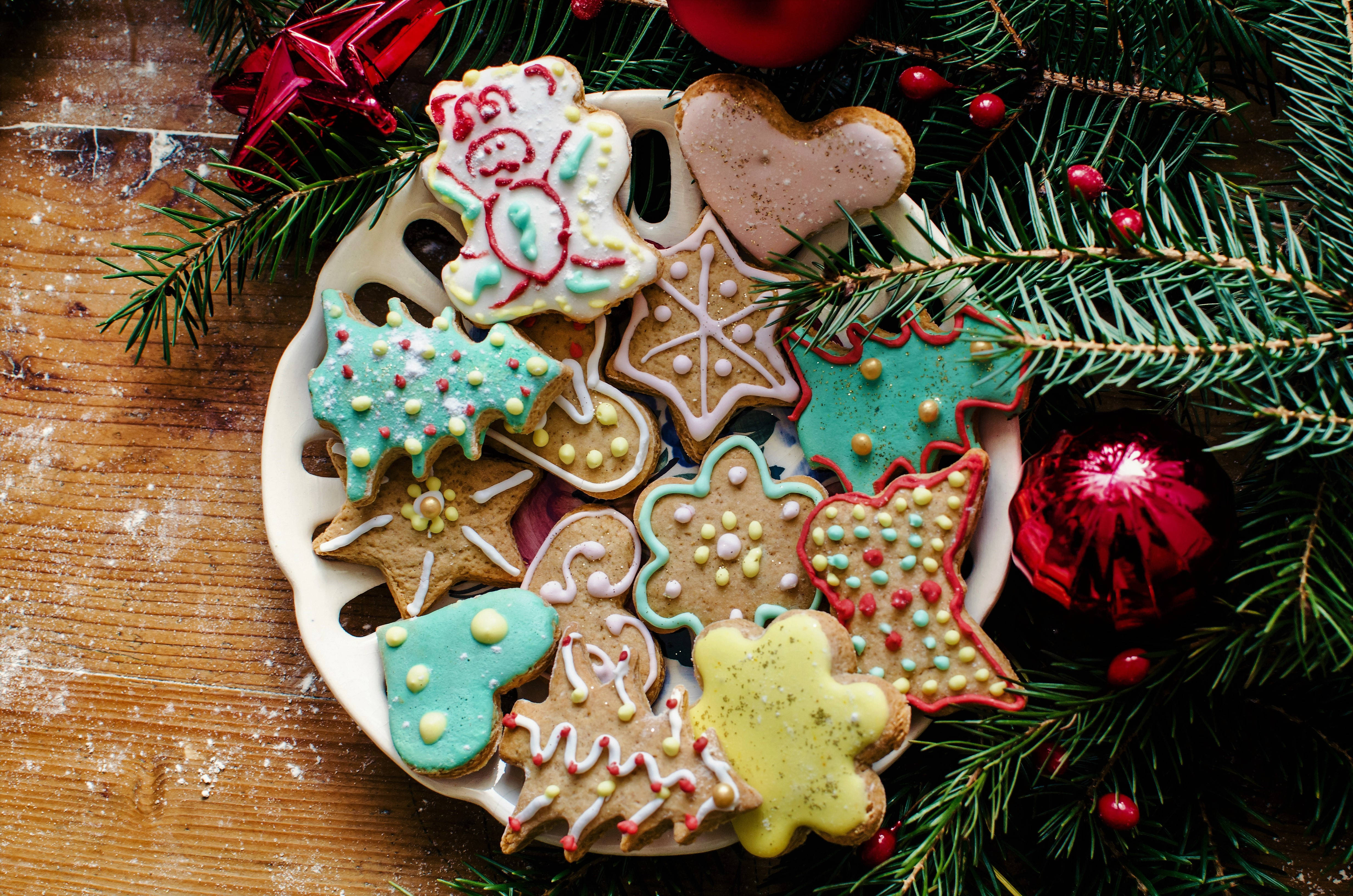 Hãy cùng chiêm ngưỡng bức hình nền Christmas ball cookies đầy sắc màu và ấn tượng, nơi những chiếc bánh quả cầu giáng sinh sẽ làm cho bạn thực sự tưởng nhớ đến một mùa lễ hội ấm áp và tuyệt vời.