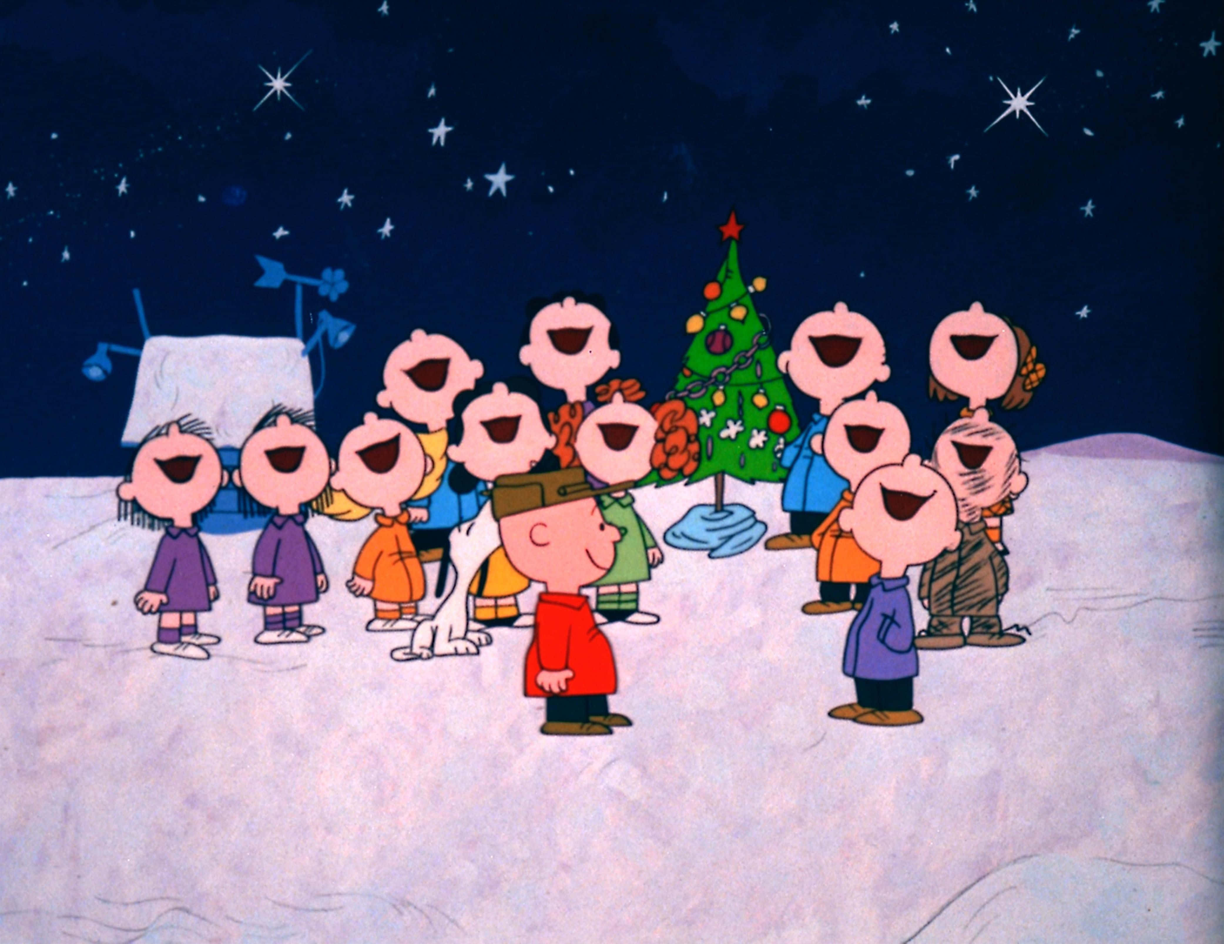 Я елка я пою. Елка Чарли Брауна. Чарли Браун Рождественская ель. Новый год хор.