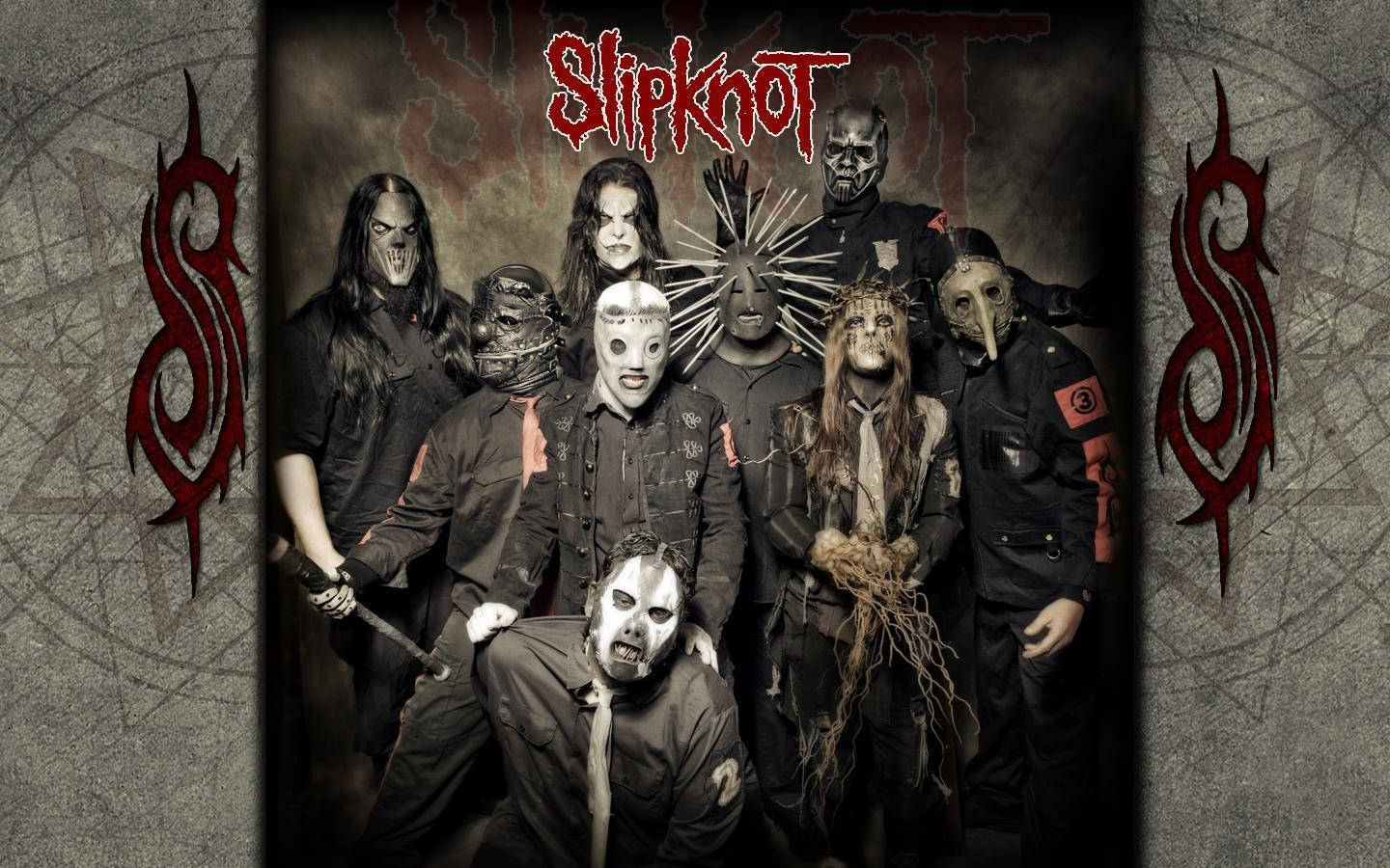 Classic-looking Slipknot Album Cover Background