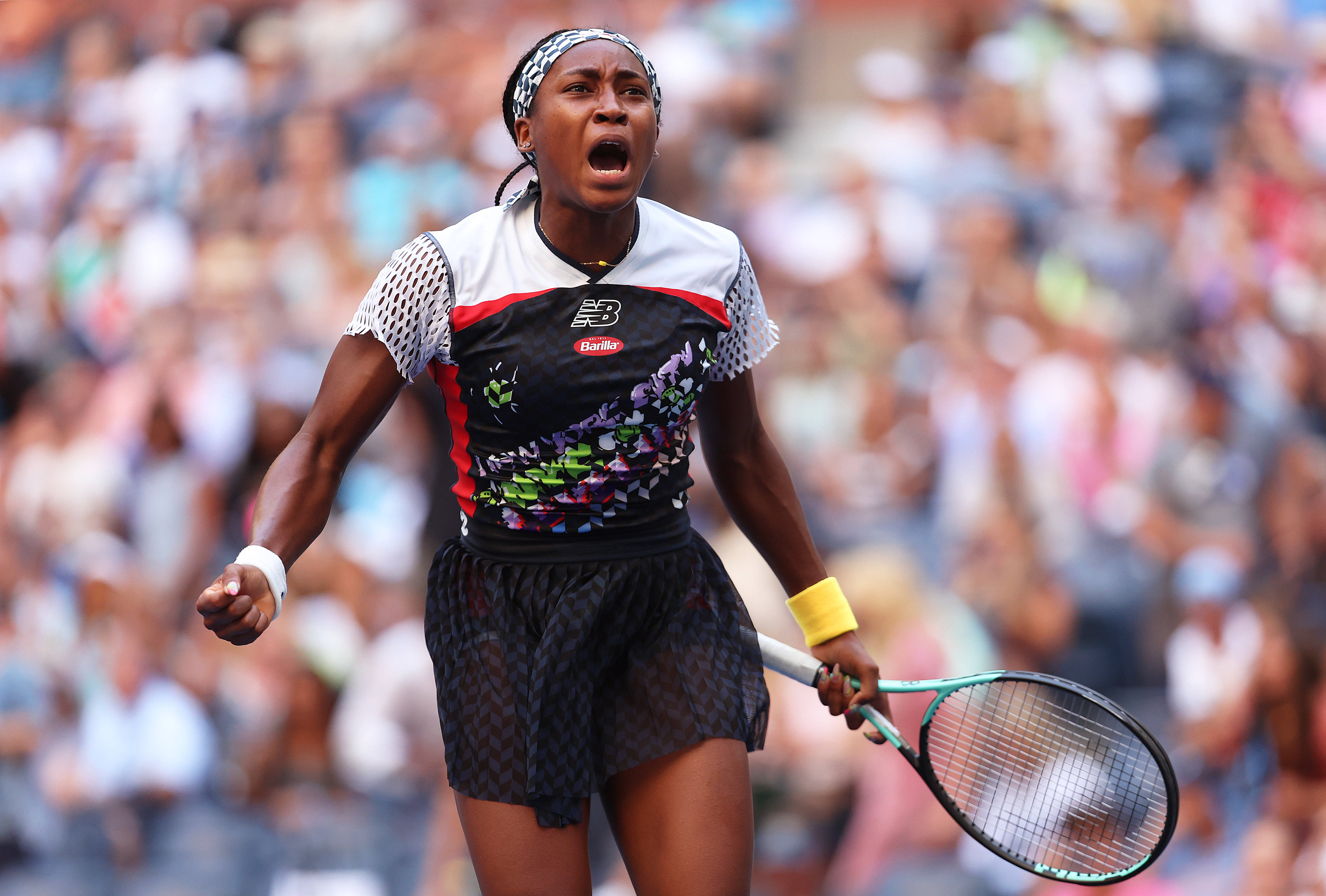 Downloaden Coco Gauff Tennisuniform Mit Blumenmuster | Wallpapers.com