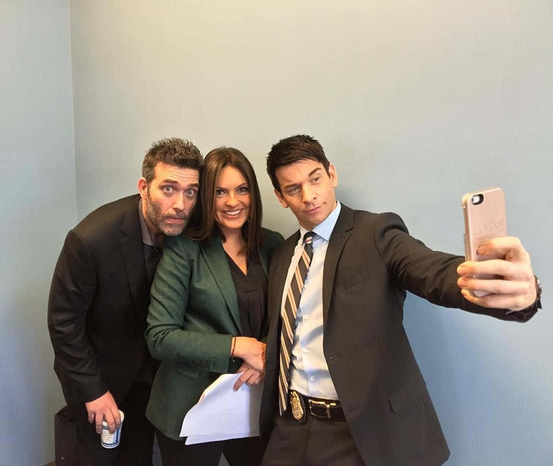 Download Craig Bierko [wallpaper] Wallpaper | Wallpapers.com