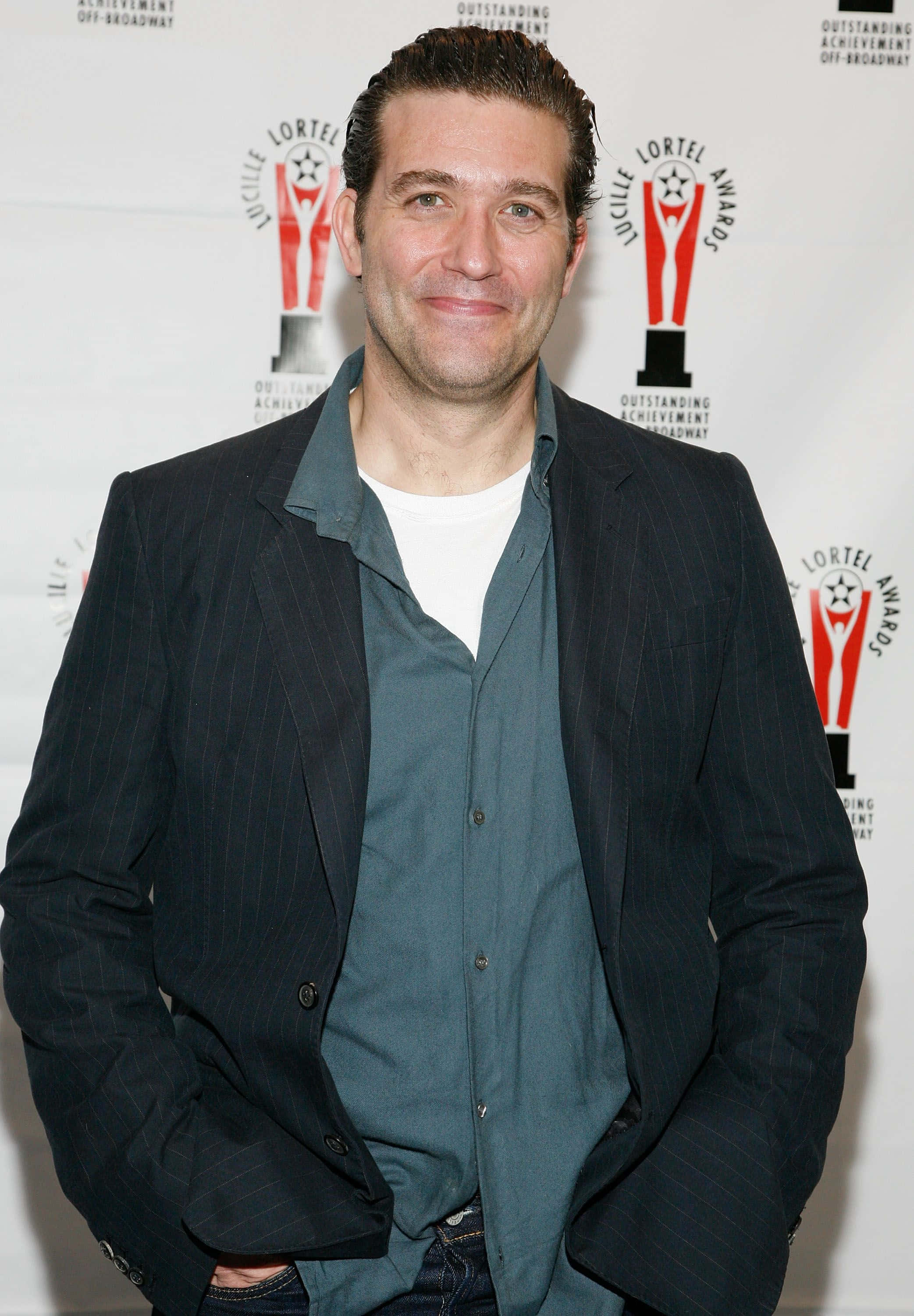 Download Craig Bierko [wallpaper] Wallpaper | Wallpapers.com