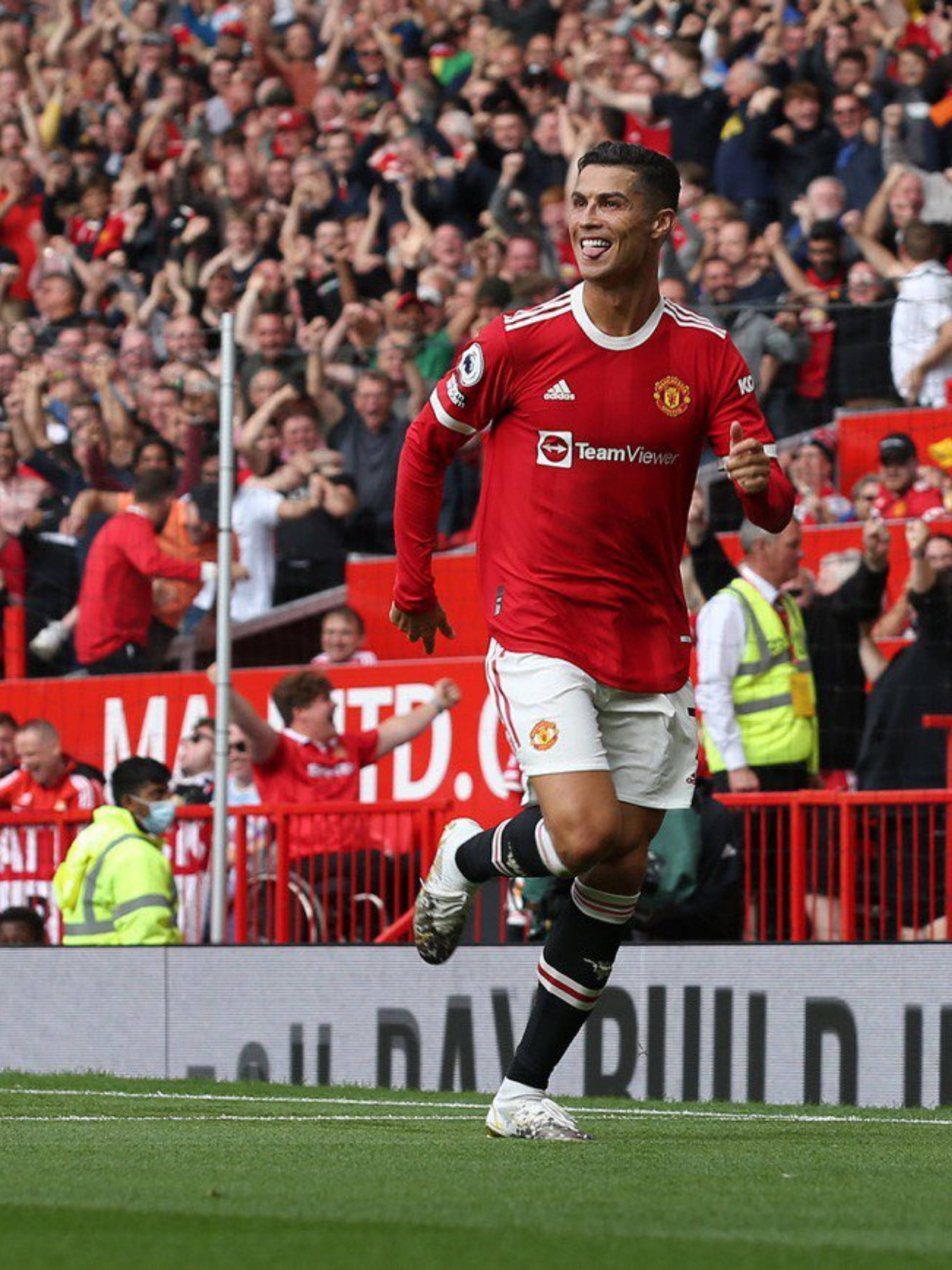 Download Cristiano Ronaldo Manchester United Funny Pose Wallpaper |  