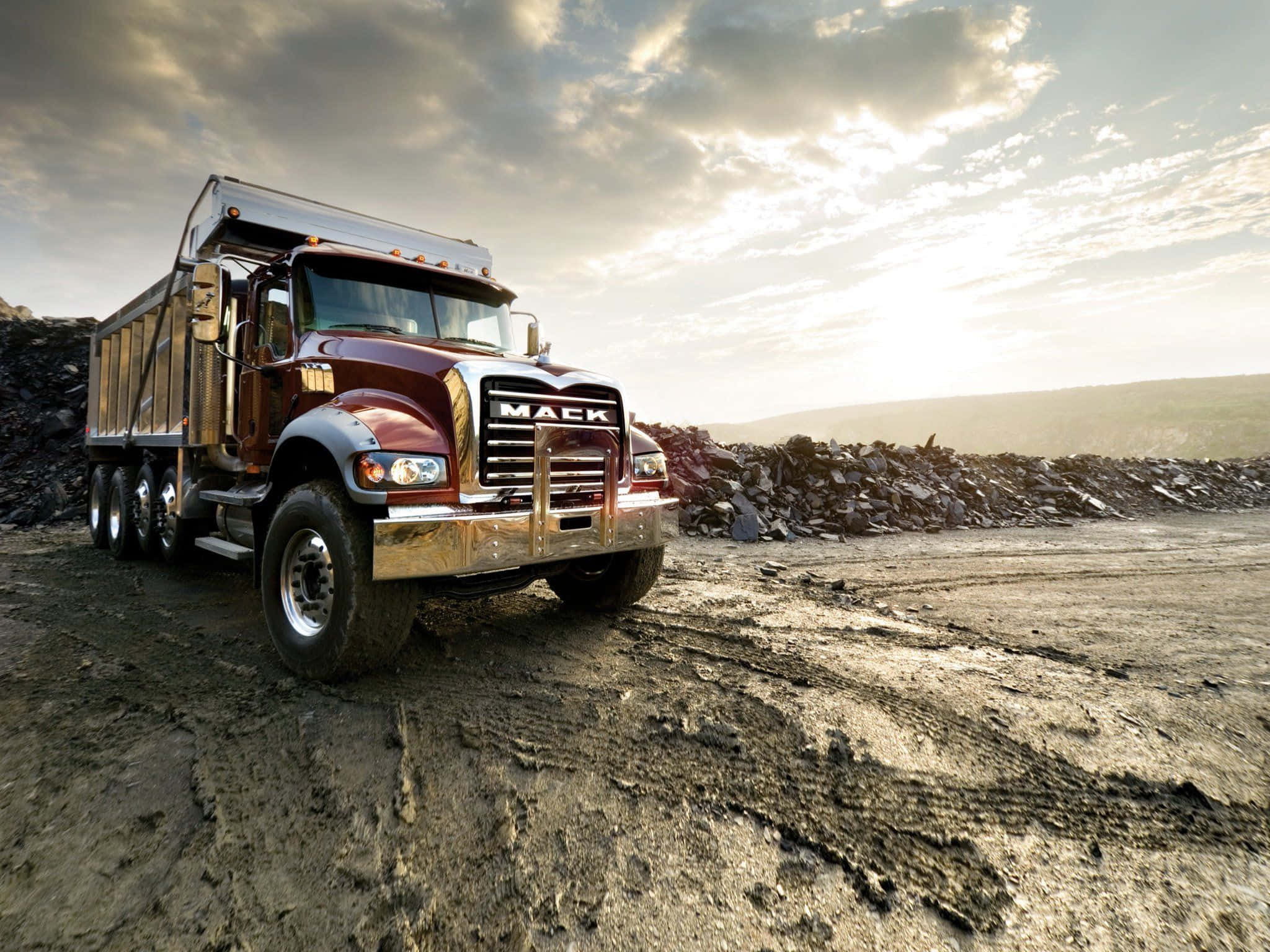 Download Dump Truck Pictures | Wallpapers.com