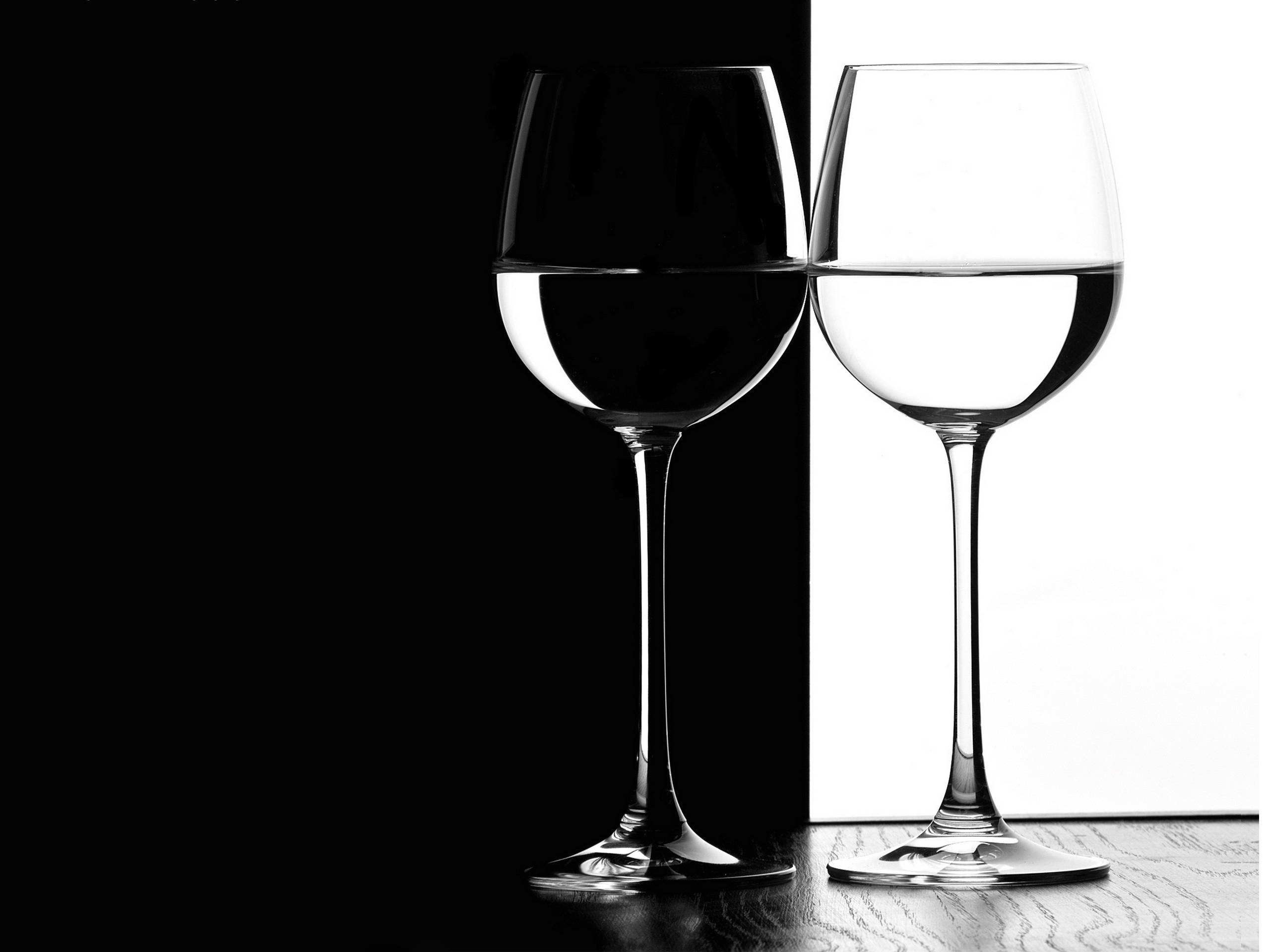 Elegant Black Aesthetic Wine Glasses Background